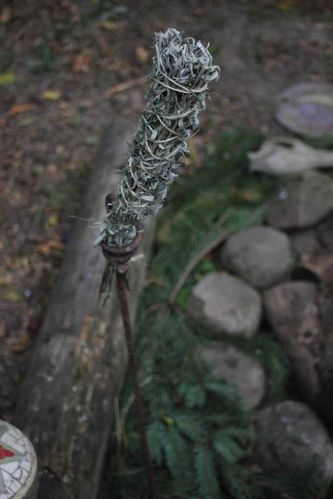 Halter für Räucherbündel
