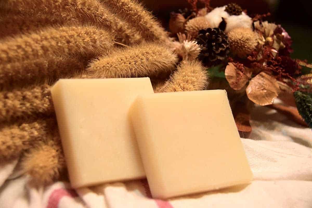 Seife mit Wildkräutern selbermachen